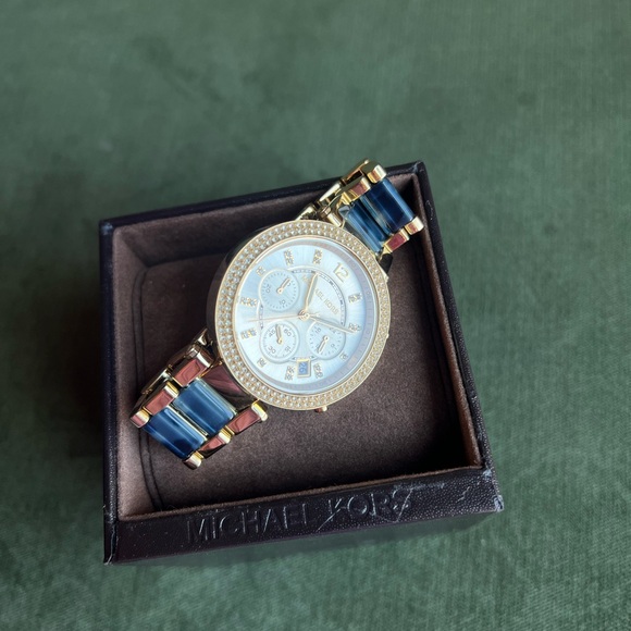 Michael Kors Gold Watch - Picture 2 of 4